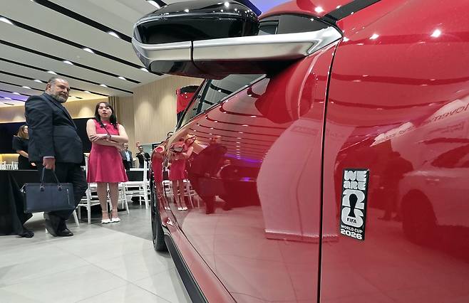 기아 캠퍼스 멕시코시티에 전시된 차량의 '월드컵 에디션' 마크  [촬영 이재림 기자]