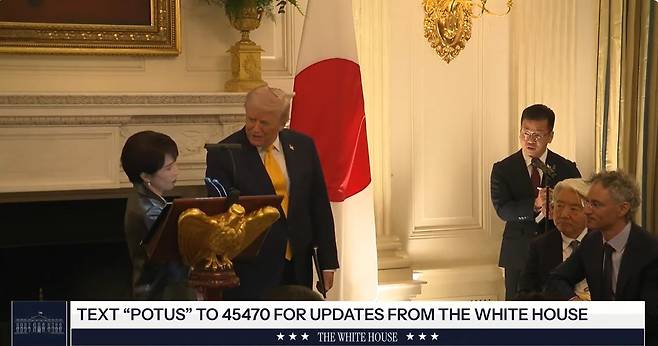 발언하며 트럼프 대통령과 손 맞잡는 다카이치 총리 [백악관 유튜브 캡처. 재판매 및 DB 금지]