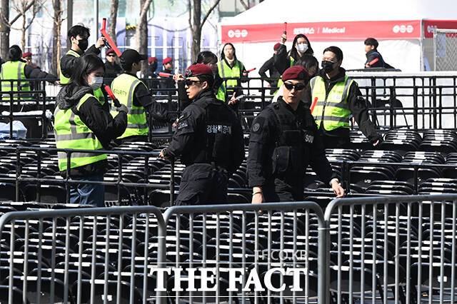비상상황 훈련에 투입된 경찰특공대.