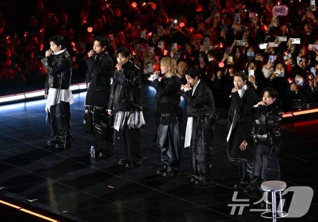 21일 저녁 펼쳐진 광화문 BTS 무대 (사진=뉴스1. 사진공동취재단)