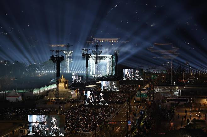 방탄소년단(BTS)이 21일 서울 광화문광장에서 컴백 기념 공연인 ‘BTS 컴백 라이브: 아리랑’을 펼치고 있다. 2026.3.21 사진공동취재단