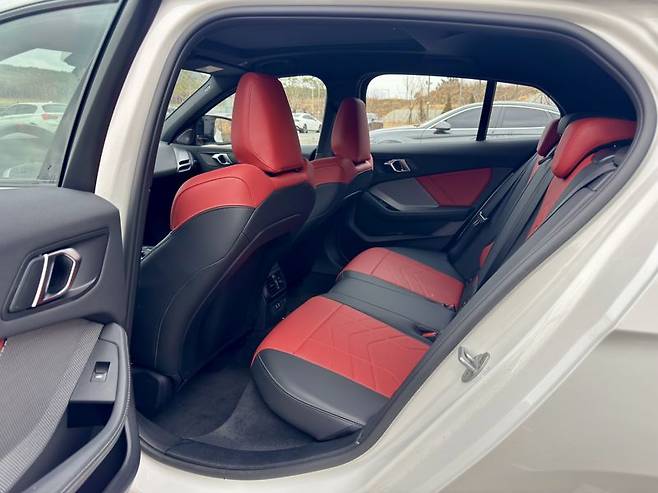 BMW 뉴 M135 xDrive. 사진=김동찬 기자.