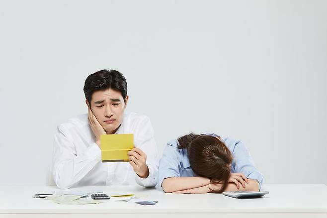 부모가 가계 소득이 가족의 필요를 충족하기에 충분하지 않다고 느끼면, 영아의 초기 뇌 발달이 더 느리게 진행될 수 있다는 연구 결과가 나왔다./사진=게티이미지뱅크