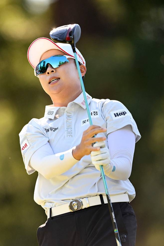 <yonhap photo-2819=""> 21일(한국시간) 미국 캘리포니아주 멘로파크의 샤론 하이츠 골프 앤드 컨트리클럽에서 열린 미국여자프로골프(LPGA) 투어 포티넷 파운더스컵 2라운드 일정을 소화 중인 김효주. [AFP=연합뉴스]</yonhap>