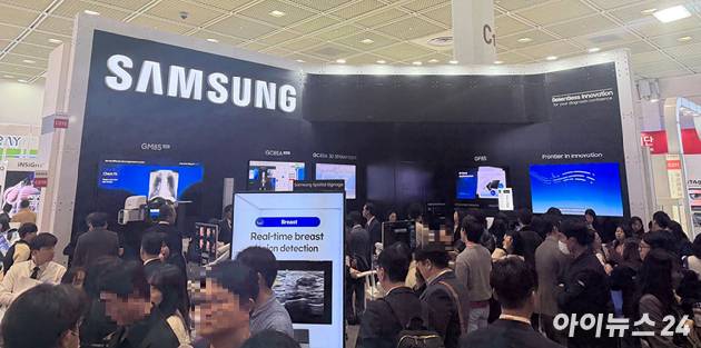 삼성전자 의료기기사업부와 삼성메디슨 부스. [사진=황세웅 기자]