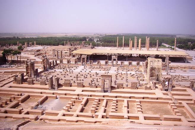 이란 최고의 고대 유적지에서 만난 페르세폴리스의 열주. 전쟁의 포화를 피하고 살아남았을까.