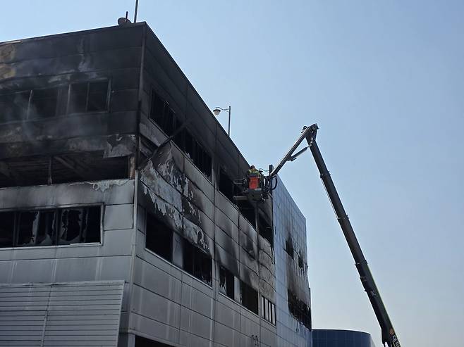 21일 대전 대덕구 문평동 안전공업 화재 현장.