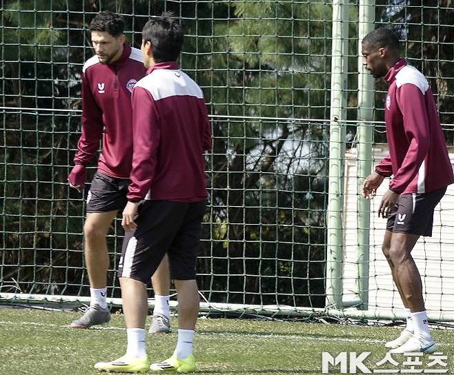 팀 훈련을 소화하고 있는 토비아스 피게이레두(사진 맨 왼쪽). 사진=이근승 기자