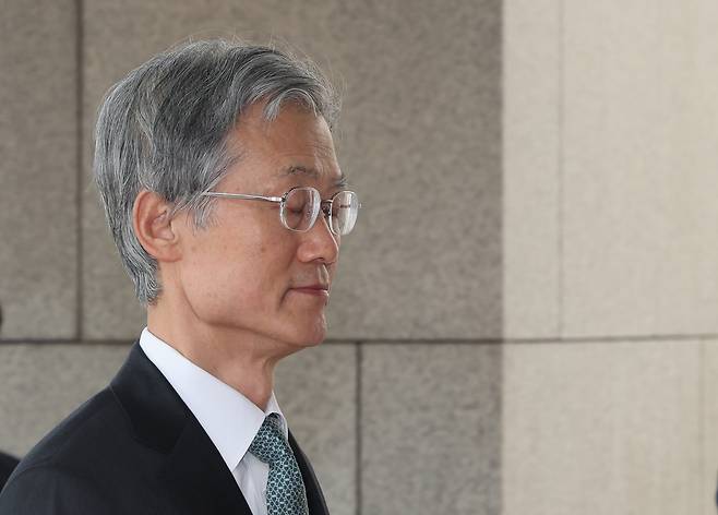 조희대 대법원장이 17일 서울 서초구 대법원으로 출근하고 있다. [연합]