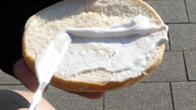 러닝 후 생크림이 일부 변화했지만 버터화에는 이르지 못한 상태.