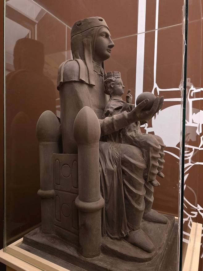 초콜릿 박물관 몬세라트 검은 성모상.