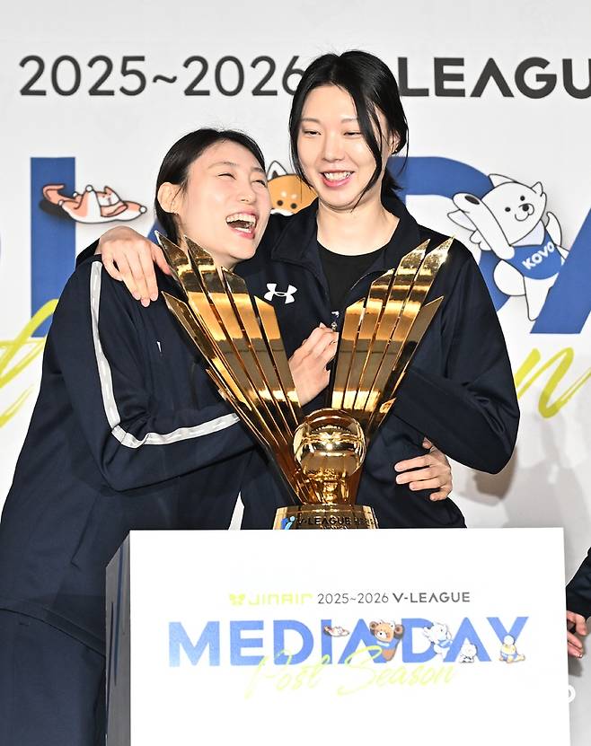 ▲ 왼쪽부터 한국도로공사 배유나, 현대건설 양효진 ⓒKOVO