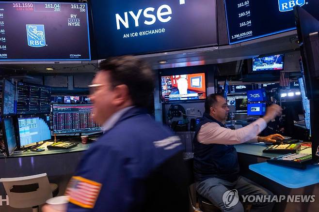 미국 뉴욕증권거래소 트레이더들 [AFP=연합뉴스]