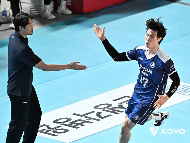 득점 후 기뻐하는 삼성화재의 이윤수(오른쪽) [한국배구연맹 제공. 재판매 및 DB 금지]