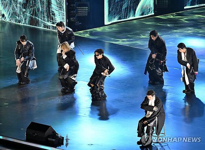 방탄소년단(BTS) 광화문 공연 (서울=연합뉴스) 그룹 방탄소년단(BTS)이 21일 서울 광화문 광장에서 정규 5집 '아리랑'(ARIRANG) 발매를 기념해 무료 공연 'BTS 컴백 라이브: 아리랑'(BTS THE COMEBACK LIVE｜ARIRANG)을 열고 있다. 2026.3.21 [사진공동취재단] photo@yna.co.kr