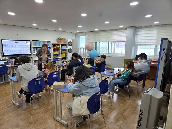 충청남도교육청서부평생교육원이 서부권 아동들의 교육 기회 확대를 위해 '2026년 상반기 지역아동센터 프로그램 지원사업'을 본격 추진한다.(사진=서부평생교육원 제공)