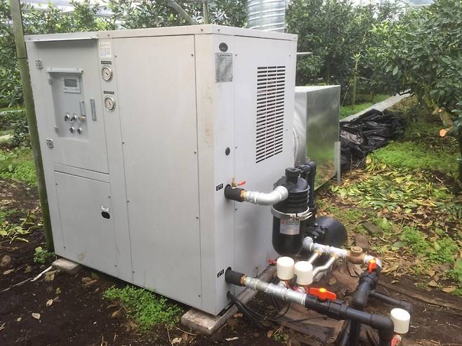 서귀포시 남원읍의 감귤하우스에서 설치된 히트펌프 시설.