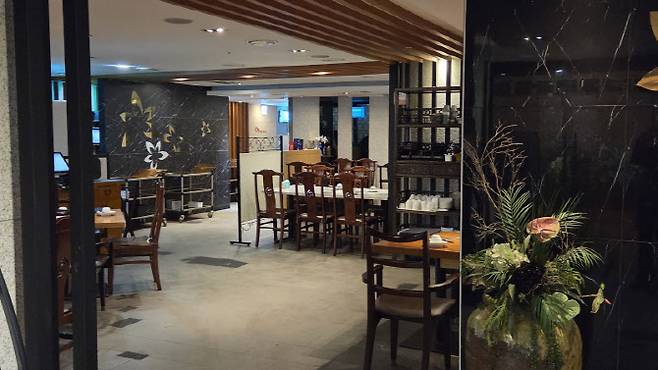 21일 서울 종로구 광화문광장 옆 세종문화회관 지하 중식당에 손님이 없어 한산한 모습.(사진=김세연 기자)