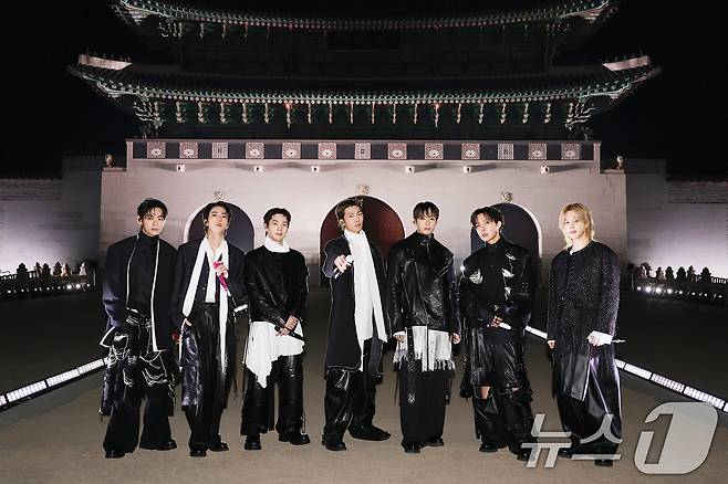 방탄소년단(BTS)이 21일 서울 광화문광장에서 'BTS 컴백 라이브: 아리랑' 발매 기념 컴백 공연을 하고 있다. (빅히트 뮤직·넷플릭스 제공. 재판매 및 DB 금지) 2026.3.22 ⓒ 뉴스1