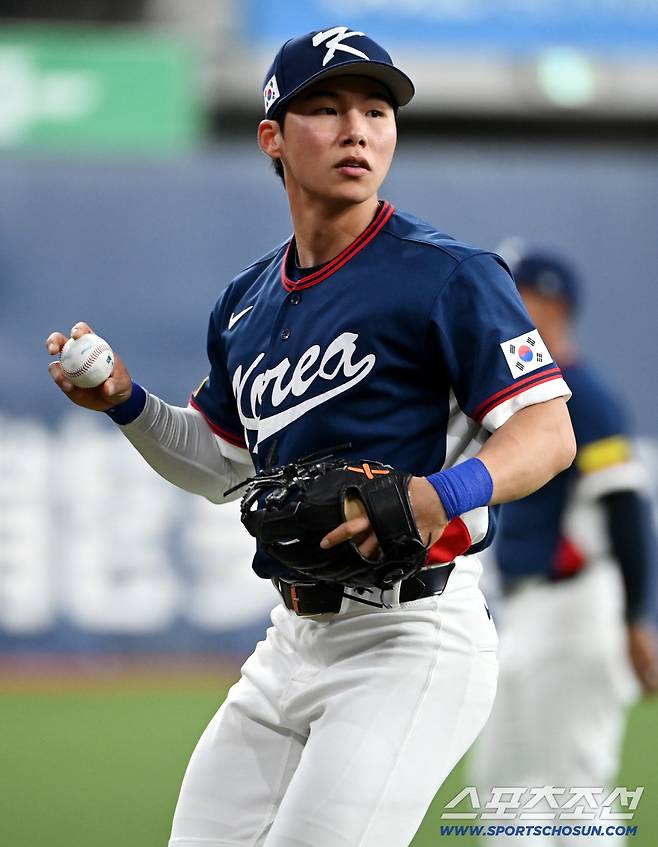 3일 일본 오사카 교세라돔에서 열린 WBC(월드베이스볼클래식) 한국과 오릭스 버팔로스의 경기. 경기 전 김혜성이 캐치볼을 하고 있다. 오사카(일본)=허상욱 기자wook@sportschosun.com/2026.03.03/