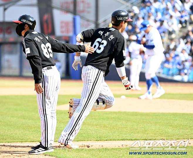 22일 대구삼성라이온즈파크에서 열린 LG와 삼성의 시범경기. 5회초 LG 이주헌이 좌월 솔로홈런을 치고 베이스를 돌고 있다. 대구=허상욱 기자wook@sportschosun.com/2026.03.22/