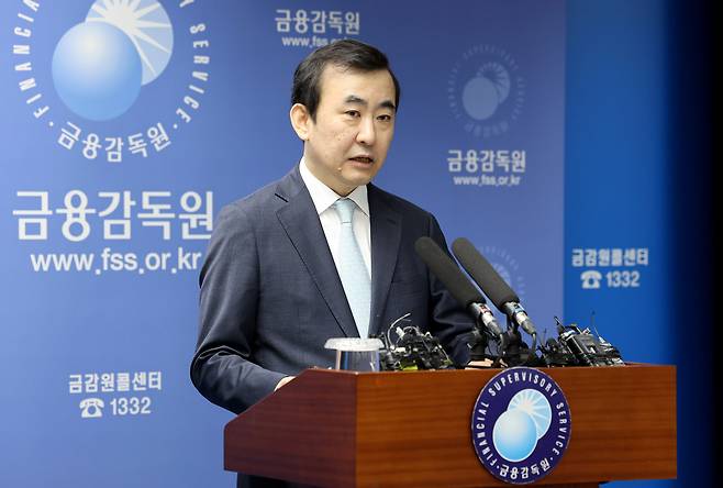 이세훈 금융감독원 수석부원장이 지난해 12월 22일 오전 서울 영등포구 금융감독원에서 금융소비자보호 개선 로드맵 발표 및 금감원 조직개편 브리핑을 하고 있다. /뉴스1