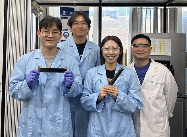 왼쪽부터 배상윤 KAIST 박사과정생, 김성수 교수, 강다정 박사과정생, 김원빈 연구원. KAIST 제공