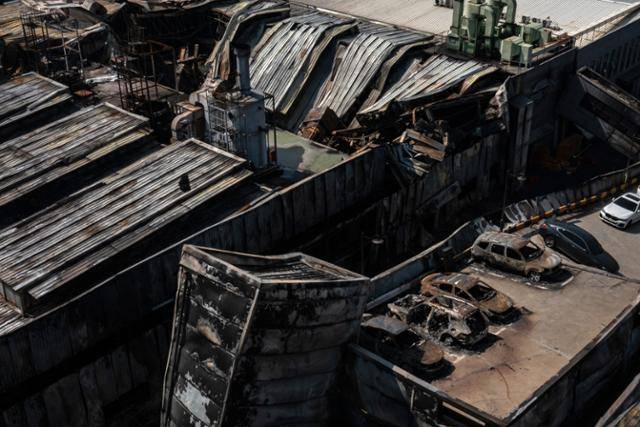 대형 화재로 74명의 사상자를 낸 대전 대덕구 문평동 자동자 부품 제조공장의 22일 모습. 대전=하상윤 기자