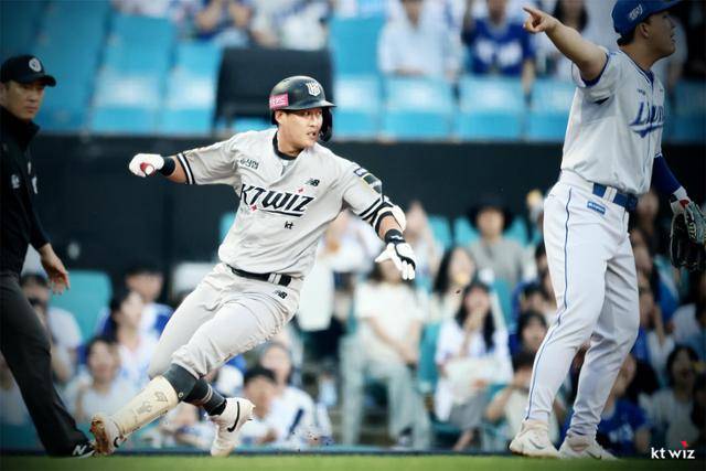 kt 위즈의 붙박이 중견수였던 배정대. 지난 시즌 부진했던 그가 올해 어떤 모습을 보여줄지도 관심사다. kt 위즈 제공