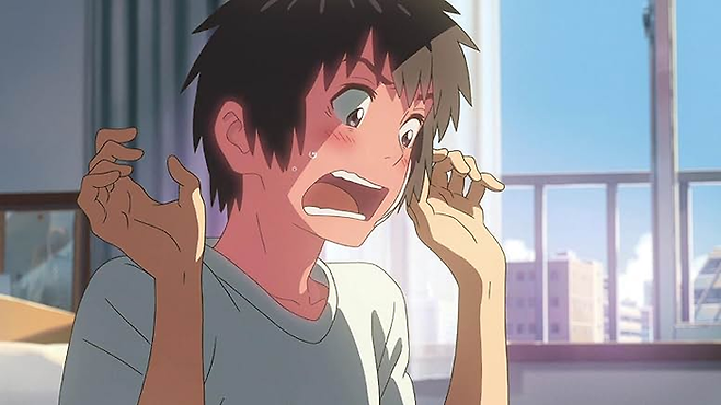 시골 소녀 미즈하는 자고 일어나 보니 소년의 몸으로 변해 있어 깜짝 놀라고 만다. 참고로 ‘너의 이름은.’의 제목은 마침표까지 적어주는 것이 온전한 표기법이다. 이름이 그만큼 중요하다는 점을 드러내기 위한 장치였다는 설명이다. [IMDb]