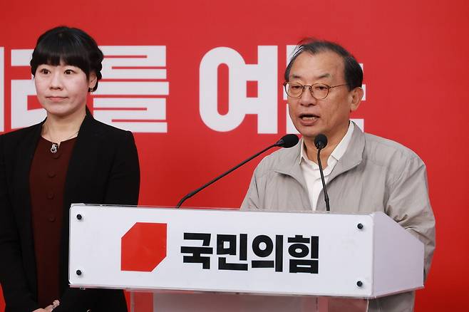 이정현 국민의힘 공천관리위원장이 22일 여의도 당사에서 브리핑을 하고 있다. 뉴시스