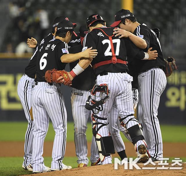 22일 삼성전에서 승리를 거둔 LG 선수단. 사진=천정환 기자