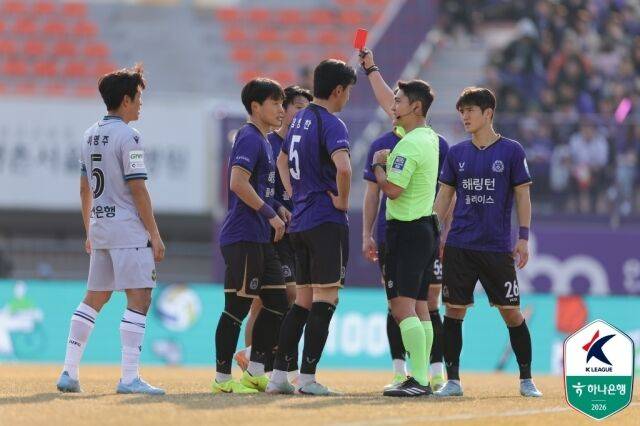 이창용이 퇴장당했다./한국프로축구연맹