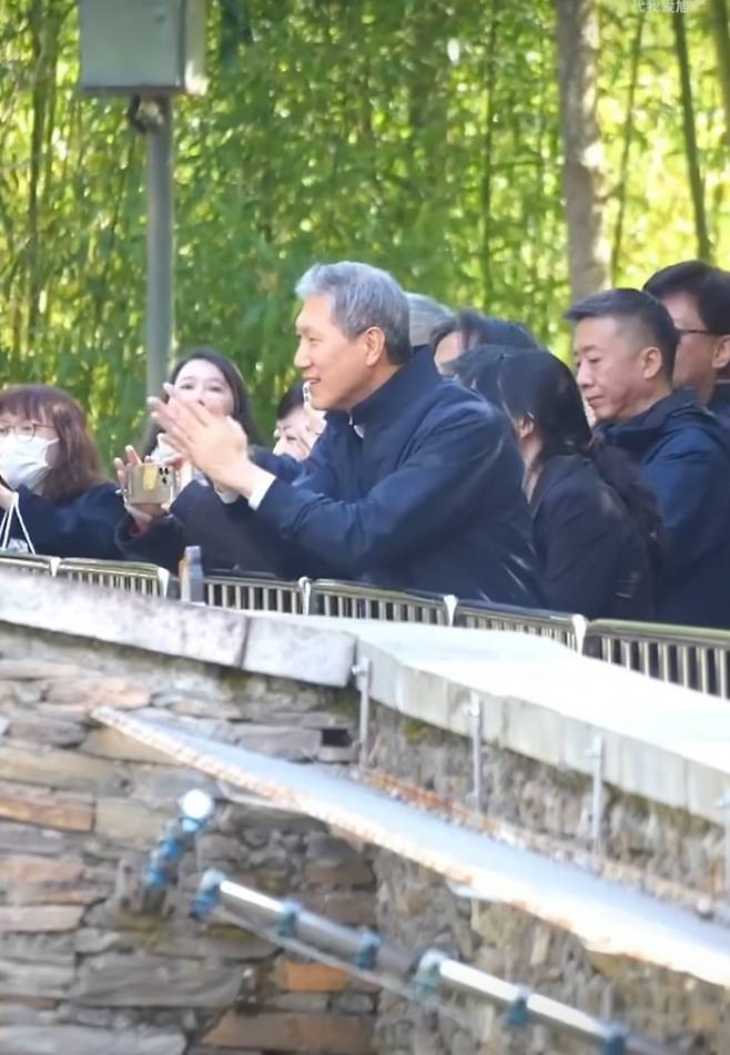 푸바오에게 박수를 보내는 노재현 주중대사