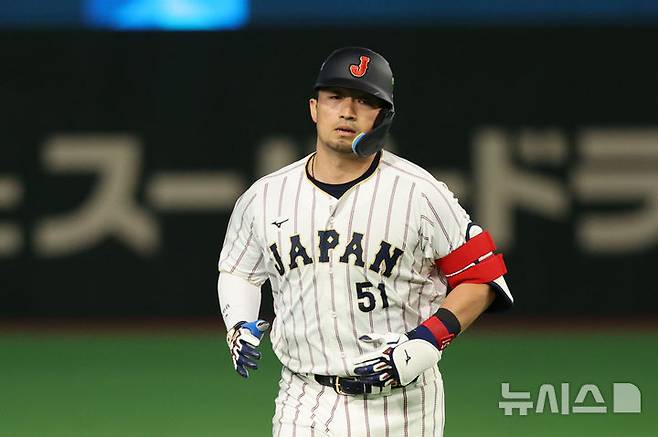 [도쿄=뉴시스] 권창회 기자 = 7일 일본 도쿄돔에서 열린 2026 WBC 조별리그 C조 2차전 한국과 일본의 경기, 3회말 1사서 일본 스즈키가 1점 홈런을 치고 있다.  2026.03.07. kch0523@newsis.com