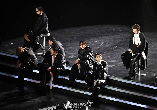 [서울=뉴시스] 사진공동취재단 = 방탄소년단(BTS)이 21일 서울 종로구 광화문광장에서 컴백을 기념해 'BTS 컴백 라이브 : 아리랑' 공연을 선보이고 있다. 2026.03.21. photo@newsis.com /사진=