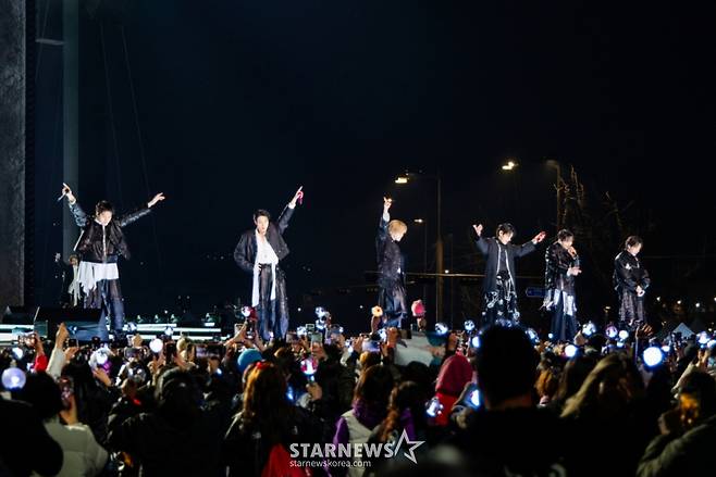（ソウル＝ニュース１）＝防弾少年団が２１日、ソウル光化門広場で「ＢＴＳカムバックライブ：アリラン」の公開を記念したカムバック公演を行っている。 (Big Hit Music・Netflix提供。転売・DB禁止) 2026.3.22/News1 Copyright (C) News1.無断転載を禁じます。無断転載・再配布・AI学習等の使用を禁止します。 /写真=(ソウル=ニュース1)