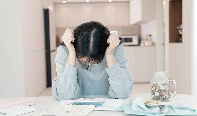 자영업자 중에선 사업 자금과 가계 생활비를 혼용하는 이들이 적지 않다.[사진 | 게티이미지뱅크]