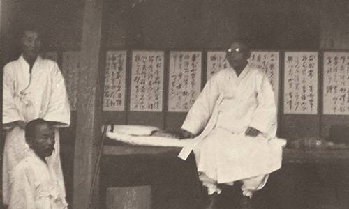 1946년 9월22일 해방 후 귀국해 쇠실마을 김광언씨 집을 다시 찾은 백범 김구./광주백범기념관