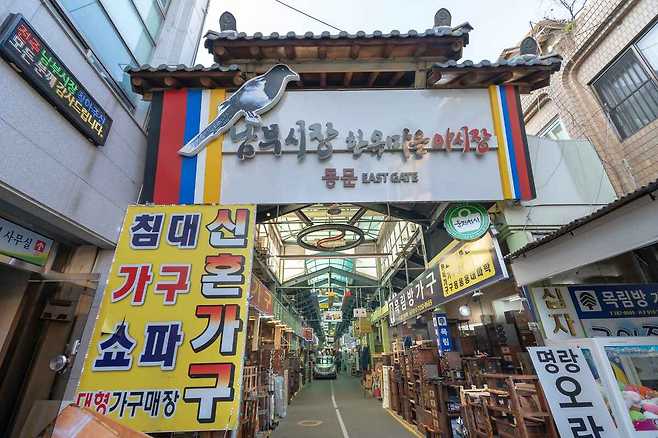야시장 입구 _한국관광공사 제공