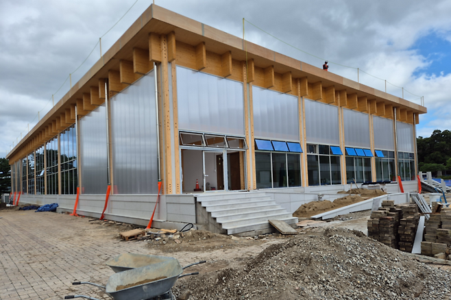 지난 17일 공정률 95%를 기록한 국립경주박물관 중앙 마당 만찬장 신축 건물. 장성재기자 blowpaper@yeongnam.com