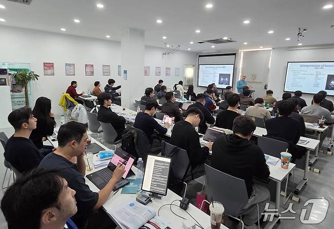 EAVSI가 주최하는 신경외과 국제 핸즈온 과정이 23일 중국 상하이에서 열렸다. ⓒ 뉴스1 최서윤 기자