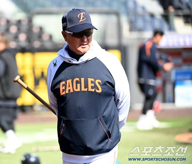 20일 대전한화생명볼파크에서 열린 KIA와 한화의 시범경기, 한화 김경문 감독이 훈련을 지켜보고 있다. 대전=허상욱 기자wook@sportschosun.com/2026.03.20/