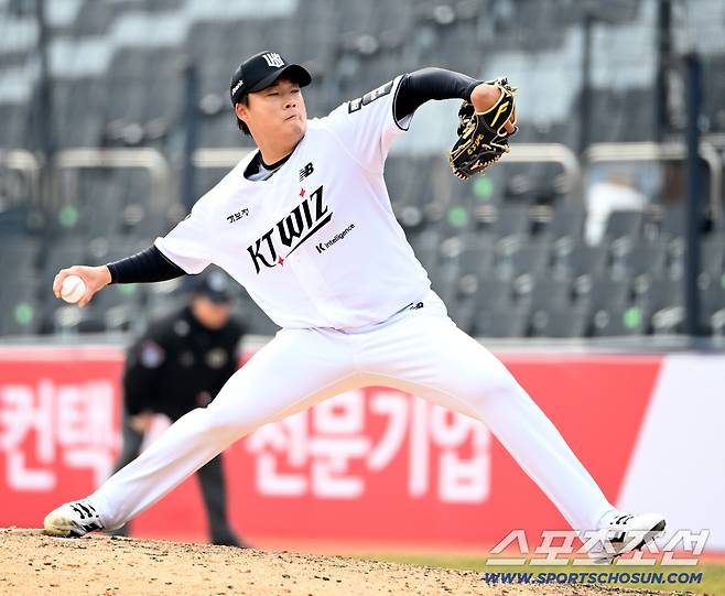 16일 수원KT위즈파크에서 열린 LG와 KT의 시범경기. 8회초 KT 한승혁이 역투하고 있다. 수원=허상욱 기자wook@sportschosun.com/2026.03.16/