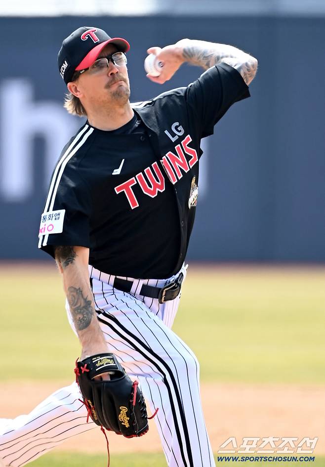 16일 수원KT위즈파크에서 열린 LG와 KT의 시범경기. LG 선발투수 라클란 웰스가 역투하고 있다. 수원=허상욱 기자wook@sportschosun.com/2026.03.16/