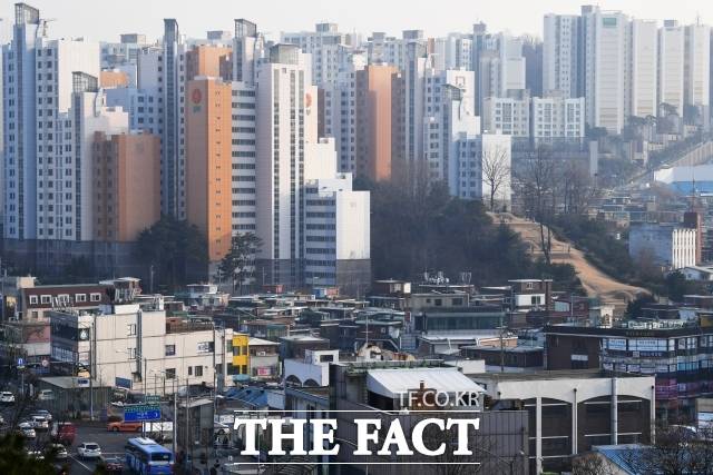 대우건설은 다음달 흑석11구역을 재개발한 '써밋더힐'을 분양할 예정이다. 흑석뉴타운 11개 구역 중 7번째 분양이다. 사진은 흑석동 일대. /더팩트 DB