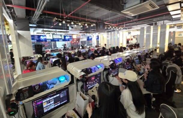 지난 21일 레드포스 PC 아레나 호치민 1호점 내부.