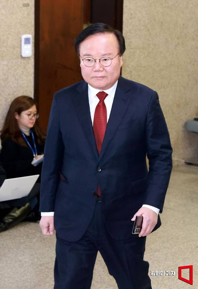 김재원 국민의힘 최고위원이 9일 국회에서 열린 최고위원회의에 참석하고 있다. 김현민 기자