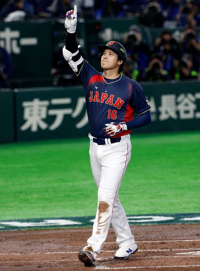 <YONHAP PHOTO-6183> Shohei Ohtani celebrates after hitting a grand slam during the second inning of the World Baseball Classic (WBC) Pool C game between Japan and Taiwan at the Tokyo Dome in Tokyo, Japan, 06 March 2026.  EPA/FRANCK ROBICHON/2026-03-06 21:56:59/<저작권자 ⓒ 1980-2026 ㈜연합뉴스. 무단 전재 재배포 금지, AI 학습 및 활용 금지>