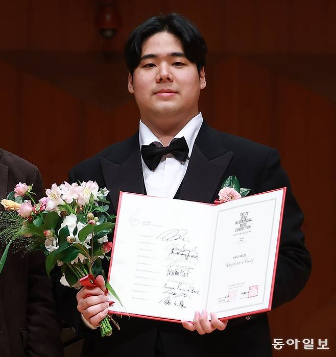 22일 오후 서울 서초구 예술의전당에서 제21회 서울국제음악콩쿠르에서 1위로 입상한 정강한 씨. 송은석 기자 silverstone@donga.com
